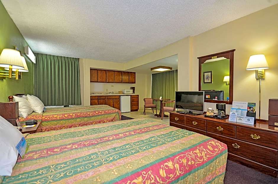 Photo 1 of 1 of 2 Double Beds, Mobility Accessible, Grab Bars, Bathtub
