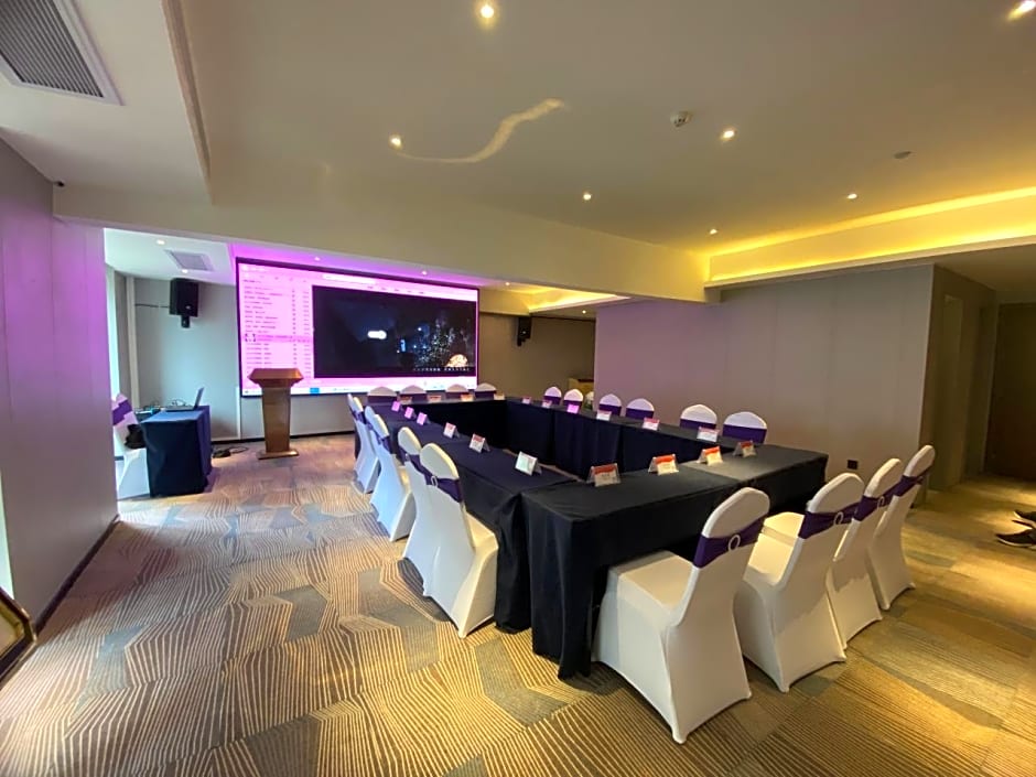 Boman Hotel Maoming High-speed ​​Railway Station South Aiqinghai Shopping Park