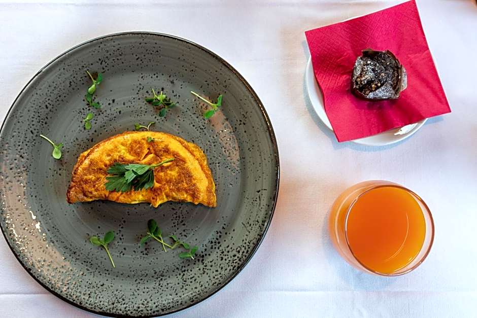 La Tambra - Residence - Central with Restaurant