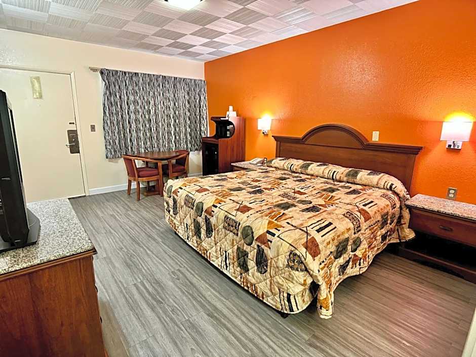 Photo 1 of 4 of 1 King Bed