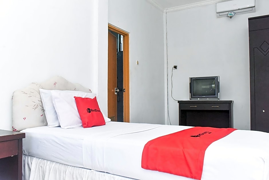 RedDoorz Plus @ Tirta Kencana Hotel