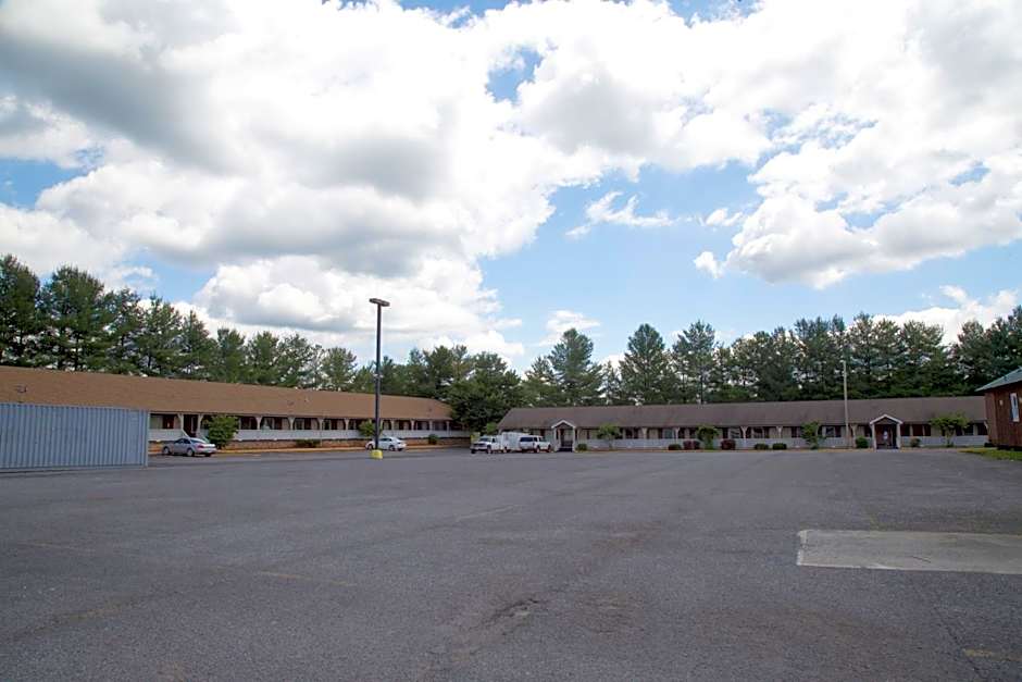 Super 8 by Wyndham Christiansburg