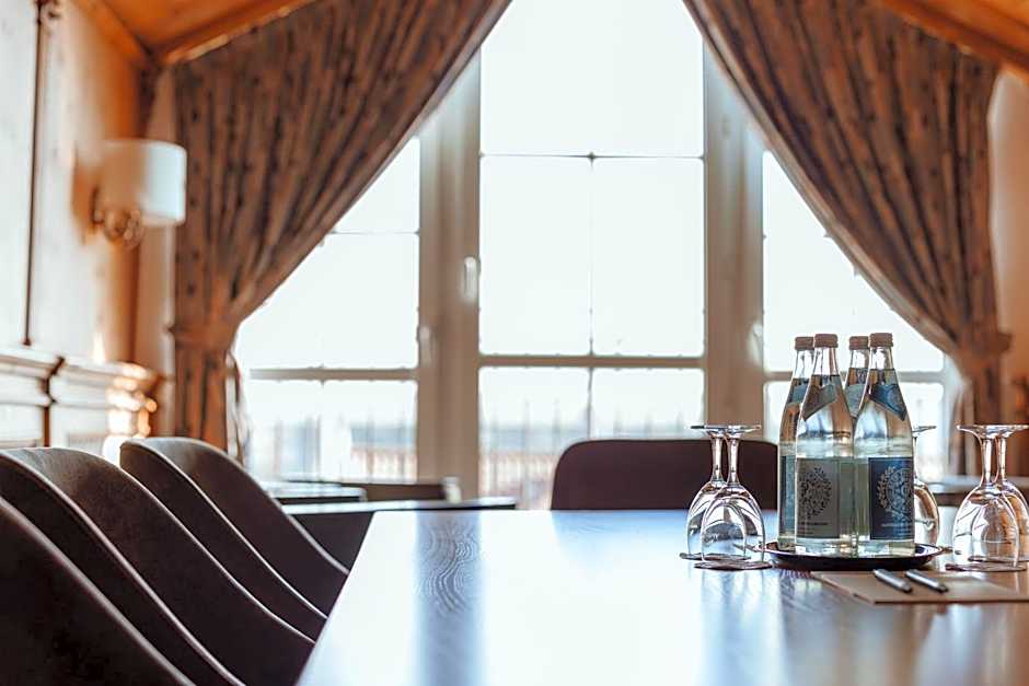 Kings Hotel First Class