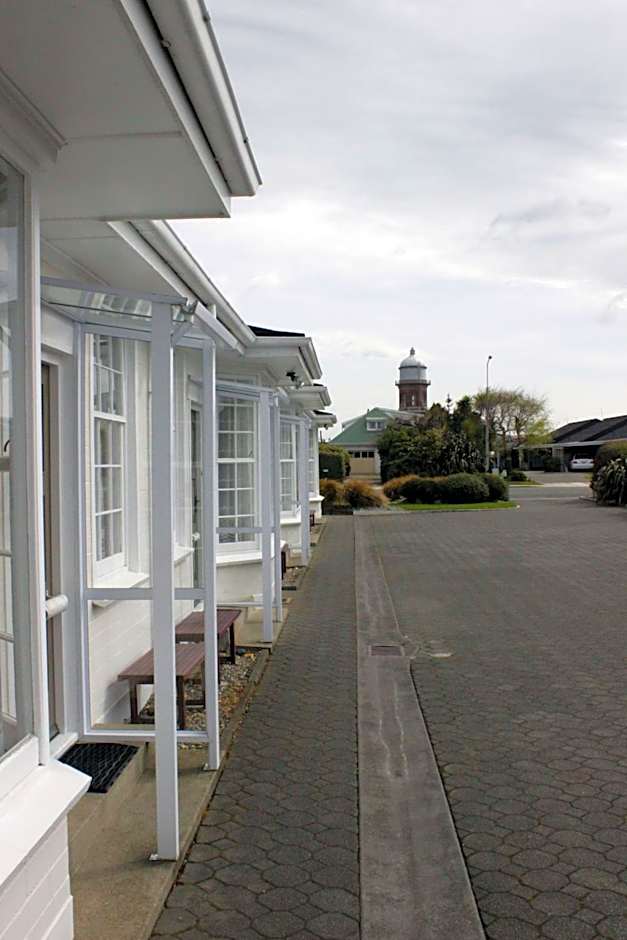 Colonial Motel