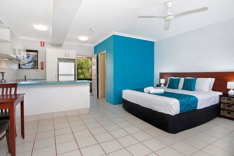 Cairns City Palms