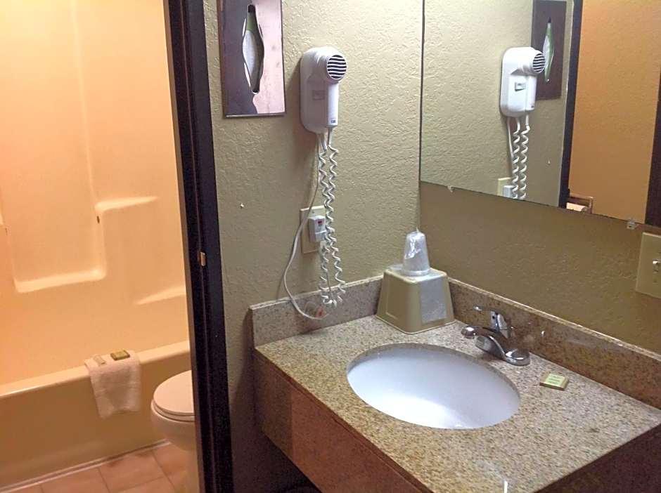 Super 8 by Wyndham Sherman