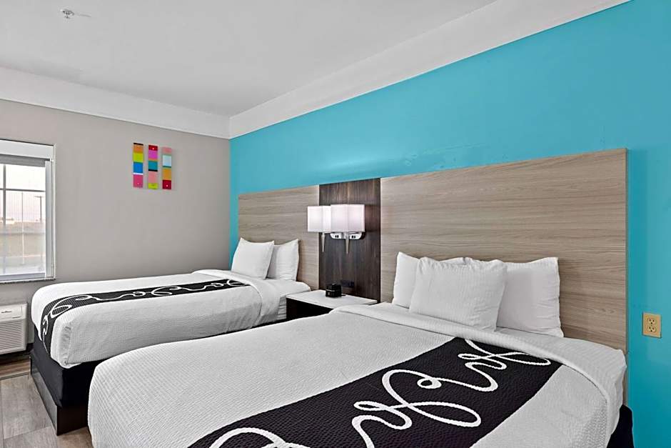 La Quinta Inn & Suites by Wyndham Raymondville