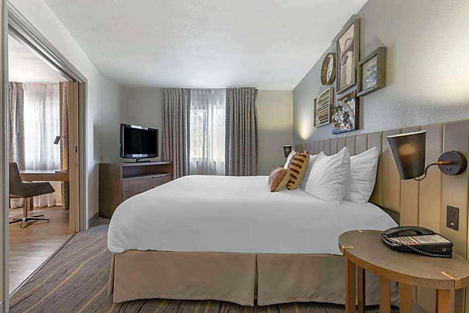 Windmill Suites Surprise - Phoenix, an Ascend Collection Hotel