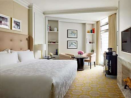 Deluxe Courtyard View Twin