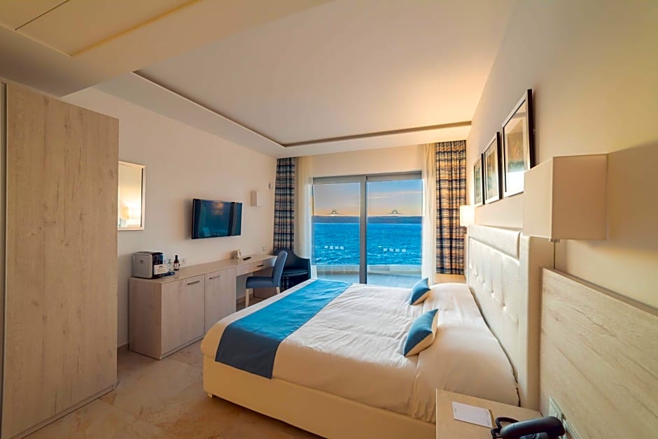 Photo 1 of 11 of Suite, Sea View