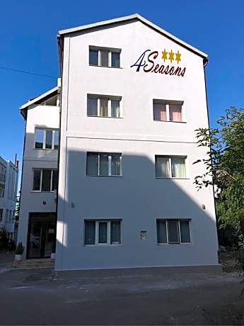 4 Seasons Apartments