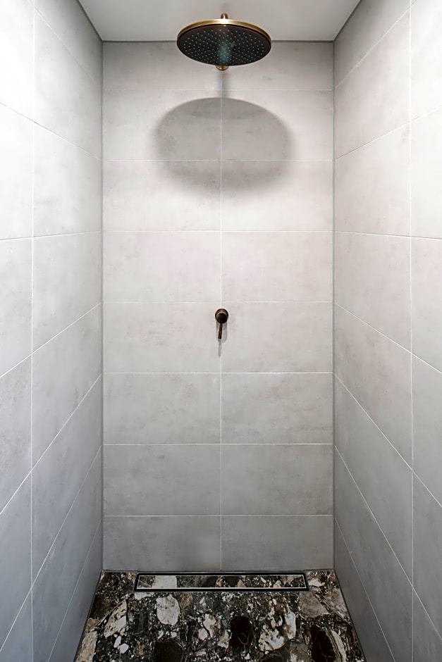 Family penthouse 7-Minutes from Rotterdam Central Newly Build top floor terrace R5