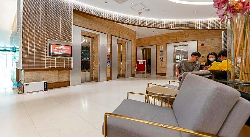 Crown Regency Hotel & Towers