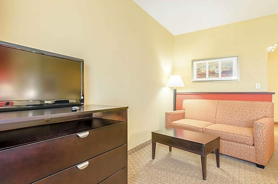 Comfort Suites Salina South