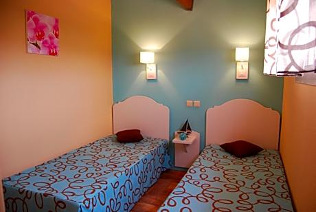 Small House with Air Conditioning (4 Adults)
