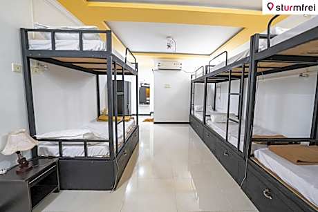 Bed in 8-Bed Mixed Dormitory Room