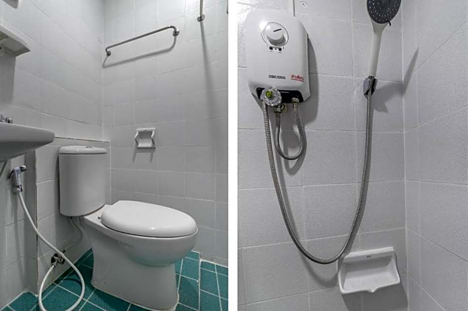 OYO 818 Suksomboon Residence