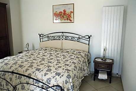 One-Bedroom Apartment with Garden