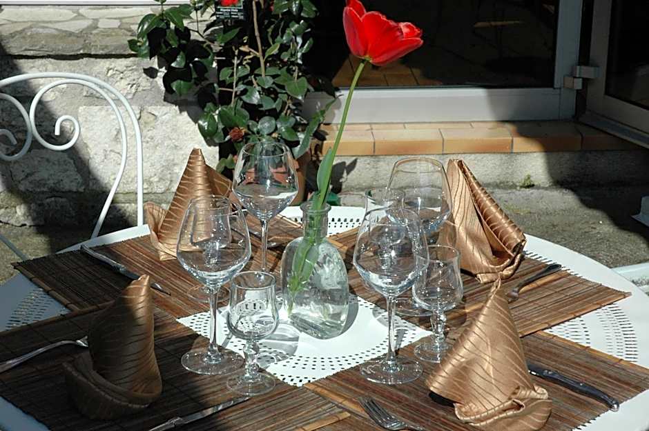 Logis Hôtels - Hôtel et Restaurant Les Voyageurs