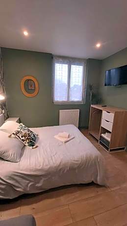 Triple Room with Private Bathroom