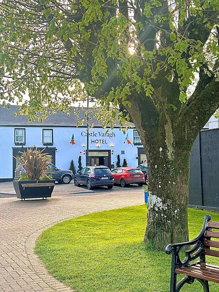 Castle Varagh Hotel & Bar