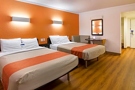 Deluxe Quadruple Room - Non-Smoking