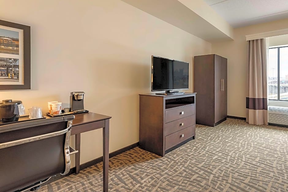 Comfort Inn & Suites Pittsburgh-Northshore