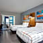 La Quinta Inn & Suites by Wyndham Ft. Myers Sanibel Gateway