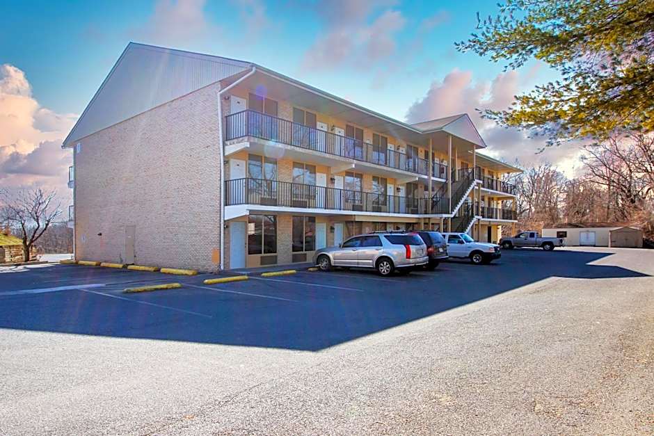APM Inn and Suites
