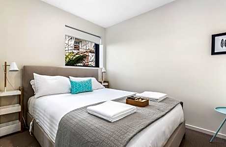 Executive One-Bedroom Apartment - 7