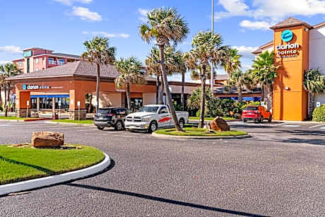 Clarion Pointe Galveston - Beachfront