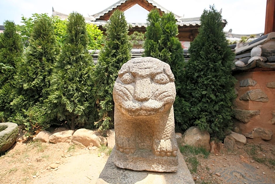 Gaeunchae Hanok Guesthouse Jeonju 2 (Korea Quality)