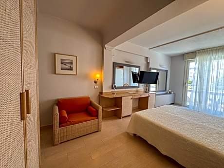 Double Room with Pool View - Beach Access
