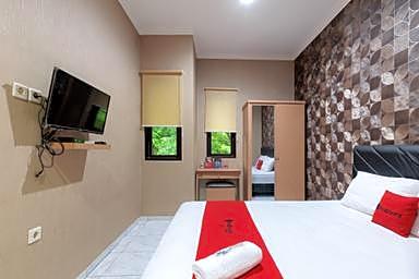 Urbanview Syariah Hotel Tiga ER near Karawang Central Plaza