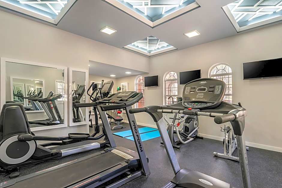 Clarion Pointe Tampa-Brandon Near Fairgrounds and Casino