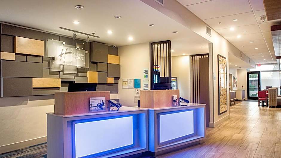 Holiday Inn Express & Suites Racine By IHG