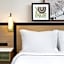 Spark by Hilton Montreal Brossard