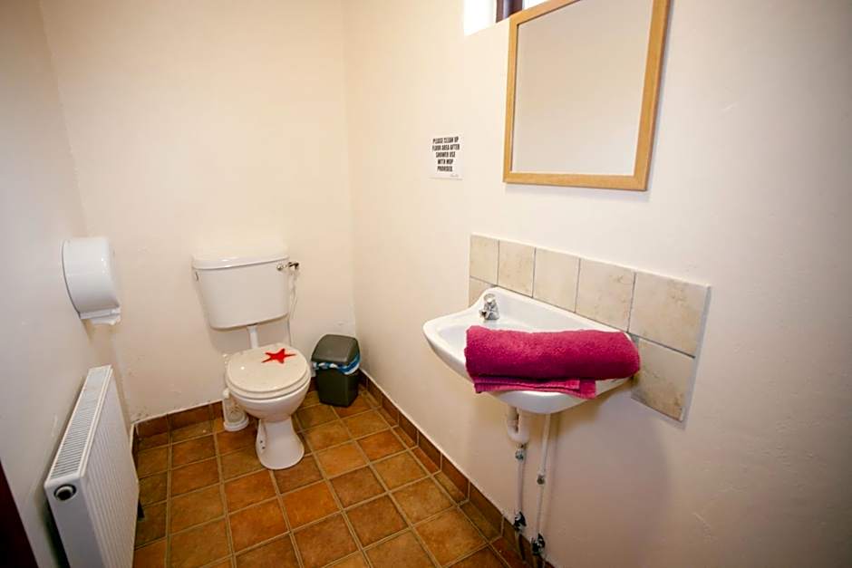 Aille River Tourist Hostel and Campsite Doolin