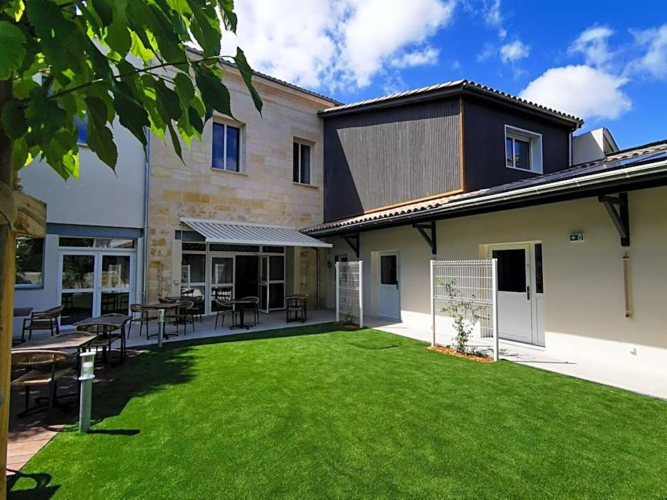 Bloom Hostel Bar & Garden