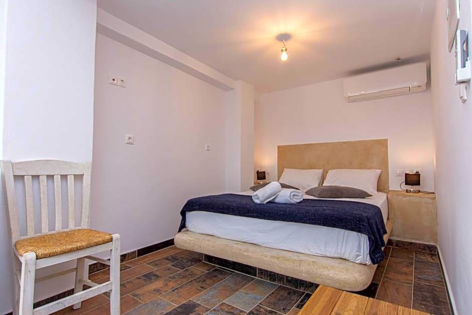 Peristeronas Village