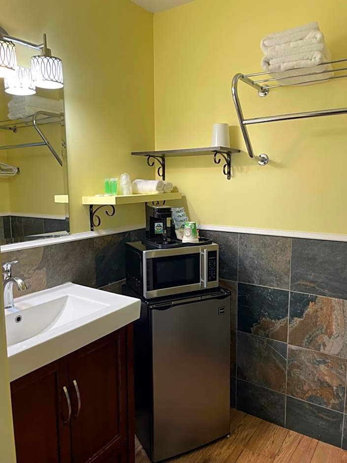 Port-O-Call Inn