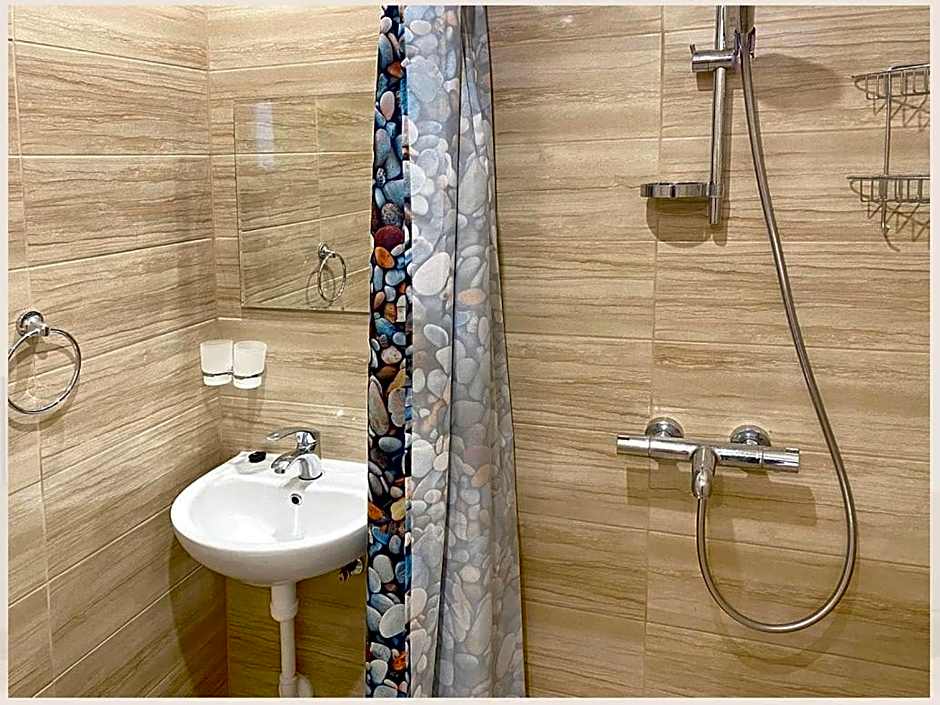 Mandarin Restoran & Hostel