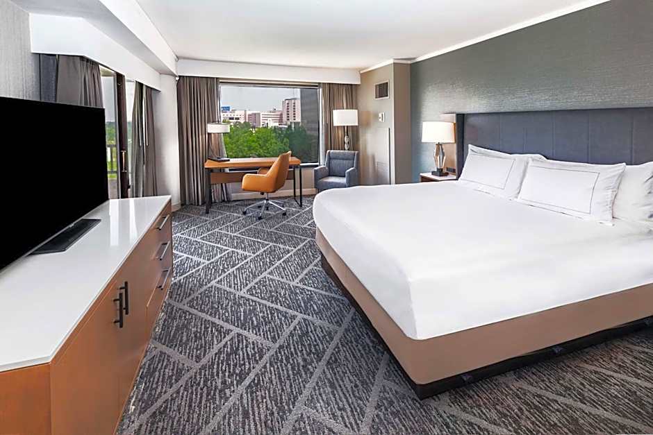 DoubleTree By Hilton Hotel Tulsa At Warren Place