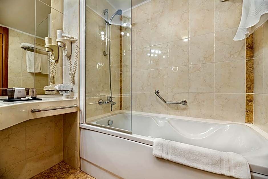 Hotel Aro Palace