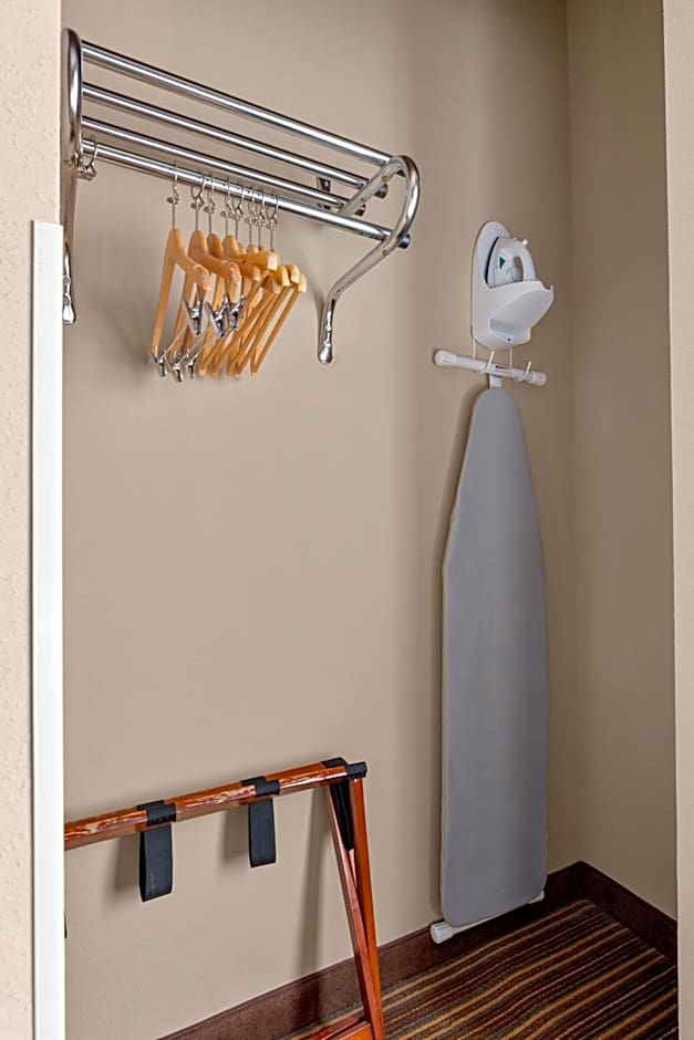 Portland Inn & Suites