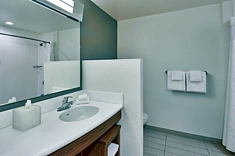 Room, 2 Queen Beds (Mobility Accessible, Tub) (2 Queen Beds)