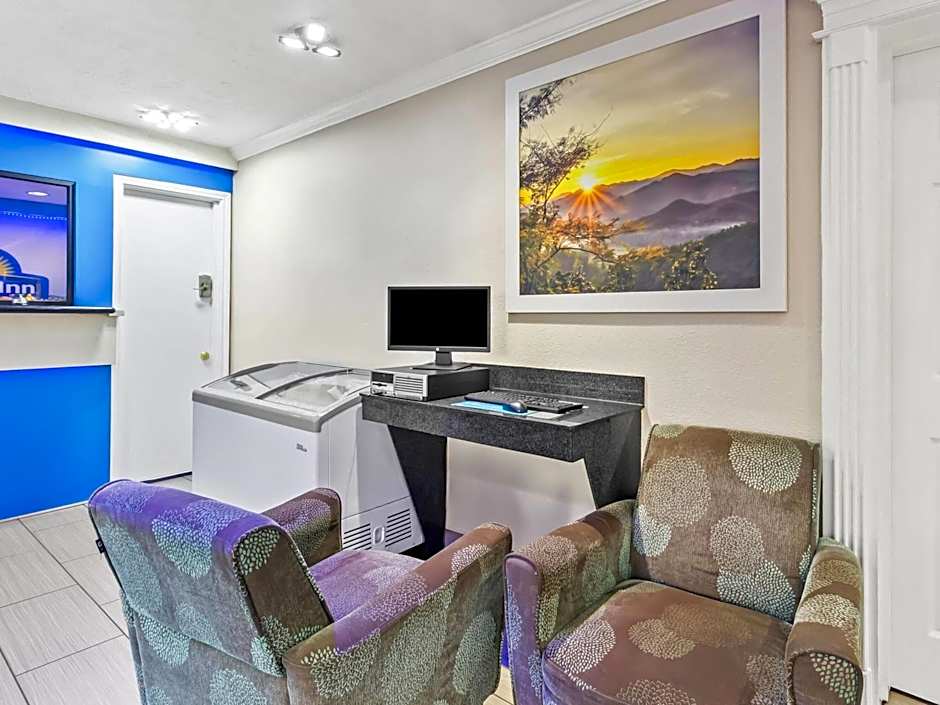 Days Inn by Wyndham Houston East