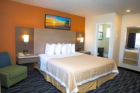 Standard King bedroom Nonsmoking