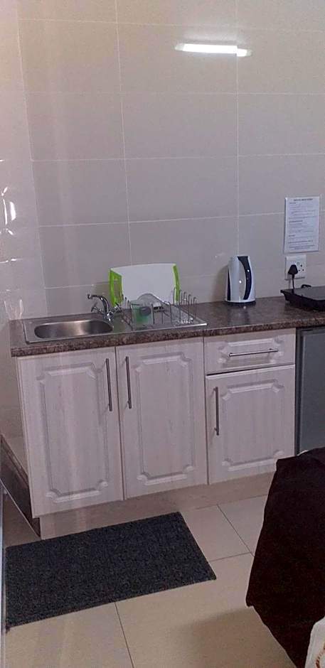 Kwa-Dlamathe Guesthouse