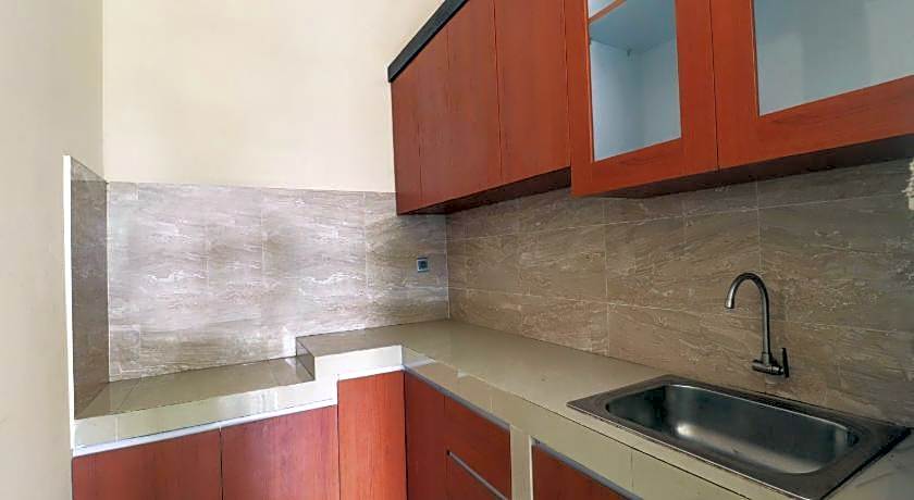 OYO Life 92707 D-akomiba Residence